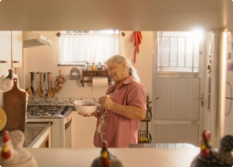 Still do filme de campanha da Lecadô — cozinha em luz natural
